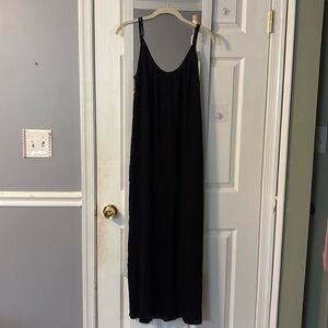 Raviya maxi dress in Black small